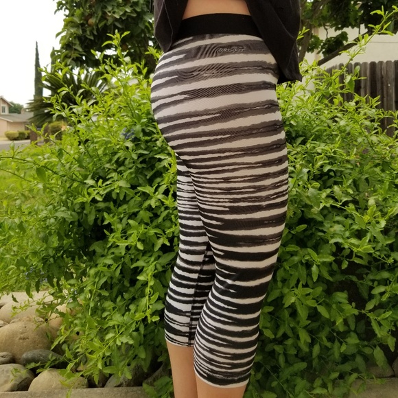 Nike Pro Cropped legging in leopard print - Picture 2 of 5